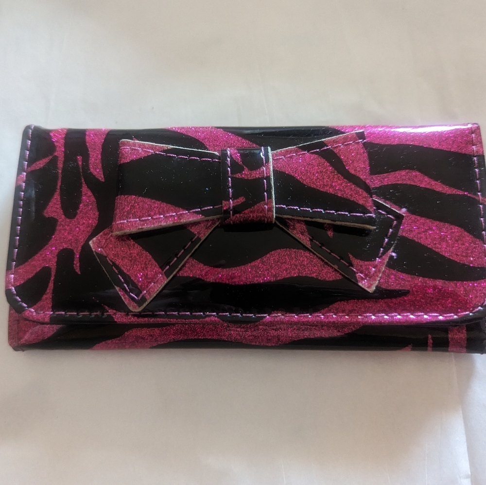 Pink and black Tiger Print Bow Wallet- Claire's Boutique